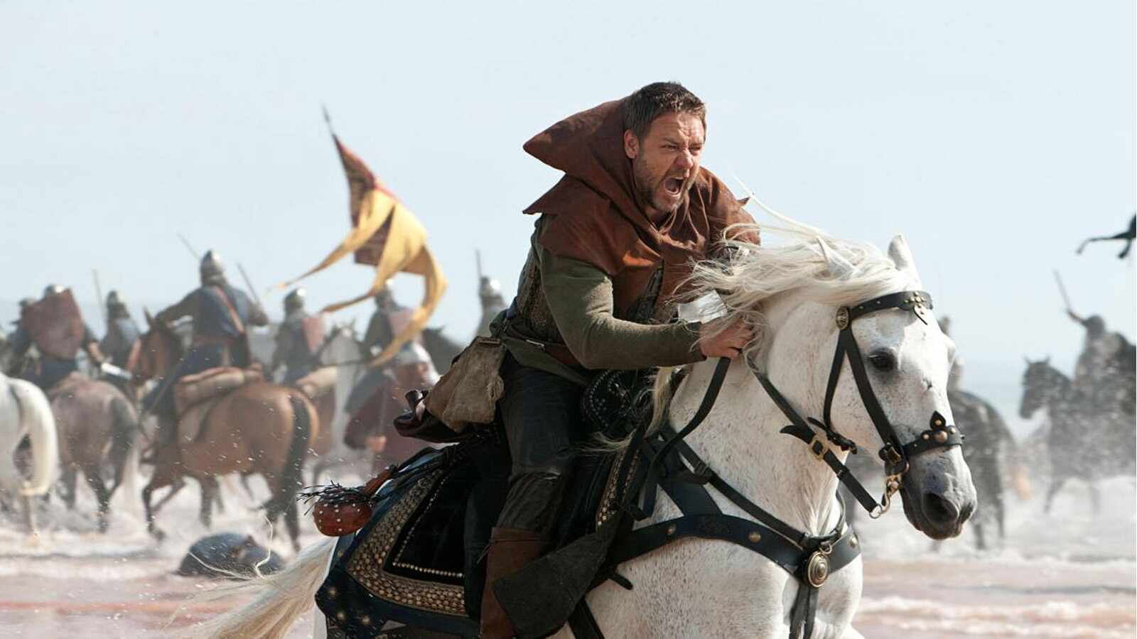 RUSSELL CROWE AMONGST HIS MATES